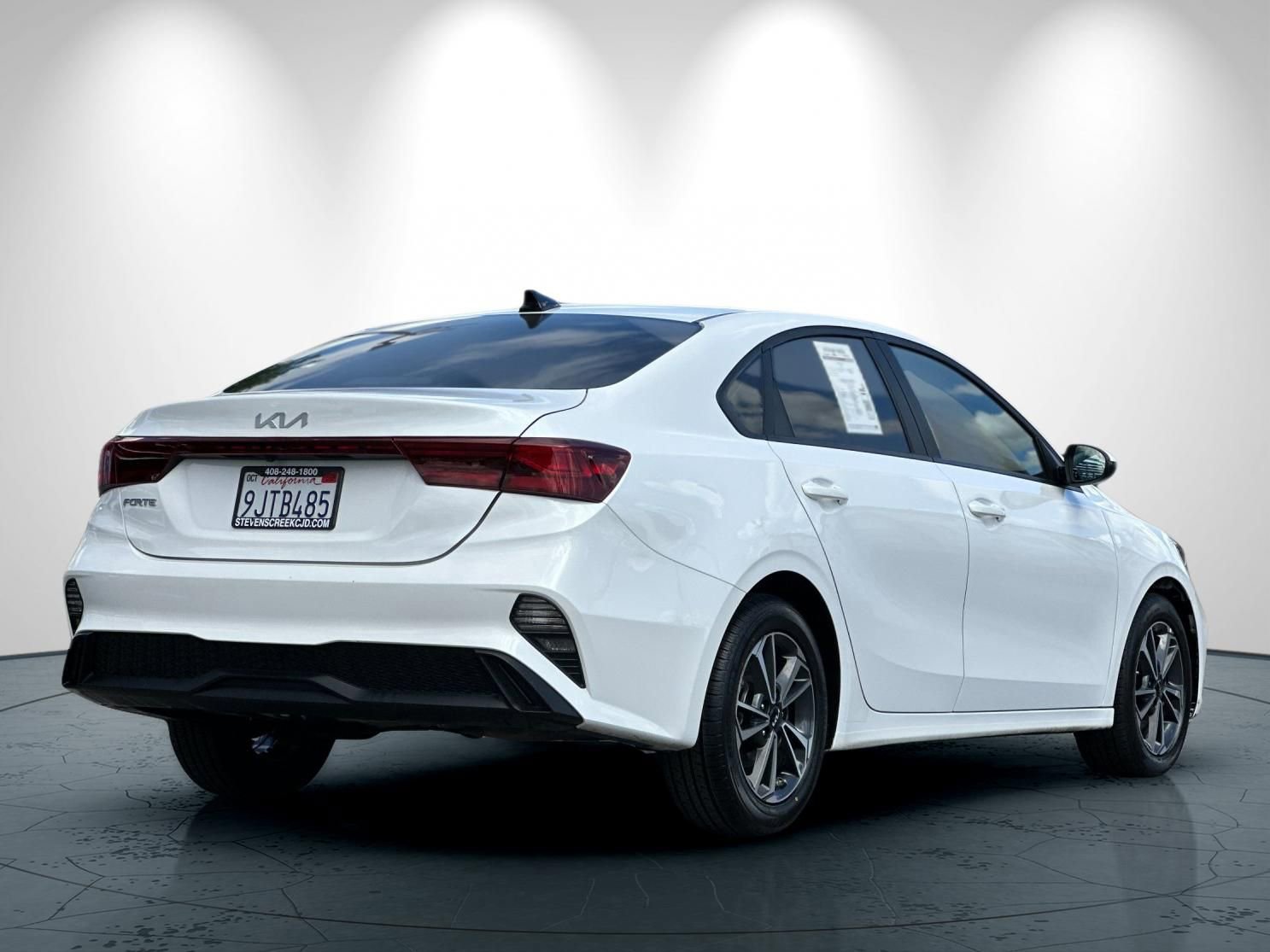 Used 2024 Kia Forte LXS w/ LXS Technology Package FWD image 4