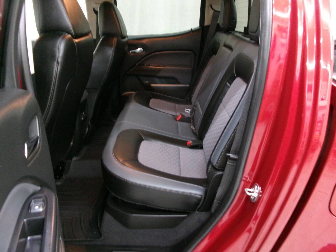 Used 2020 Chevrolet Colorado Z71 AWD/4WD image 18