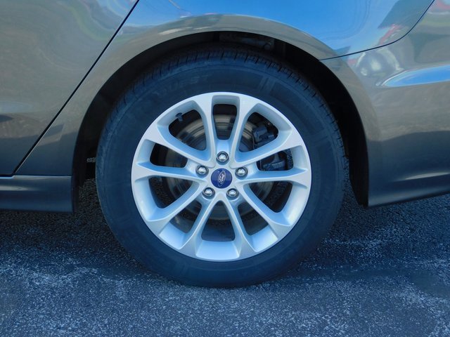 Used 2020 Ford Fusion SE image 11