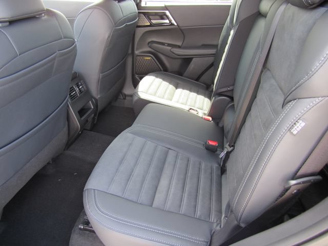 New 2026 Mitsubishi Outlander SE FWD image 16