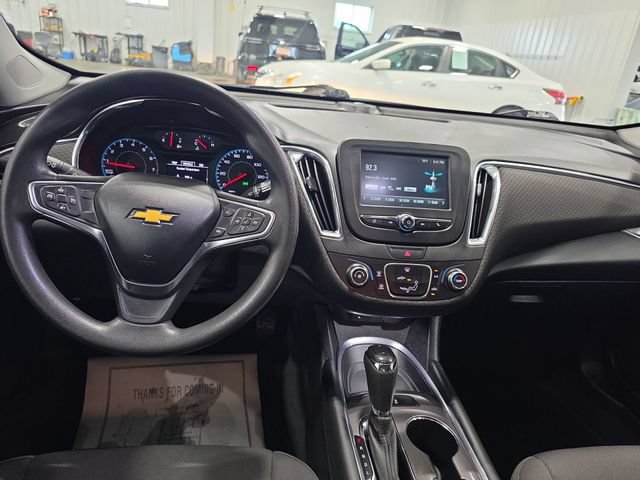 Used 2018 Chevrolet Malibu LT w/ LPO, Convenience Package 2 FWD image 10