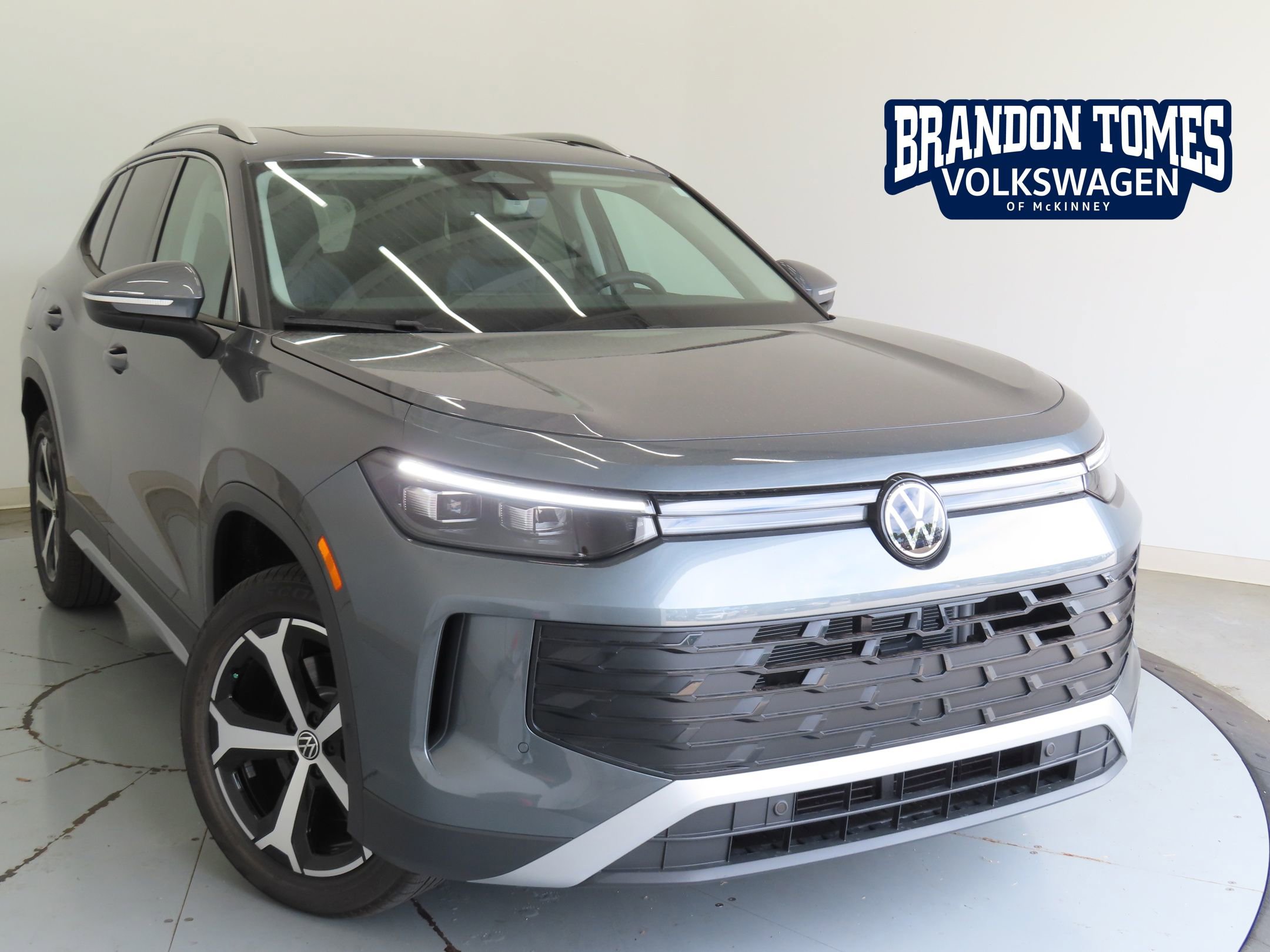 New 2026 Volkswagen Tiguan SE AWD/4WD image 1