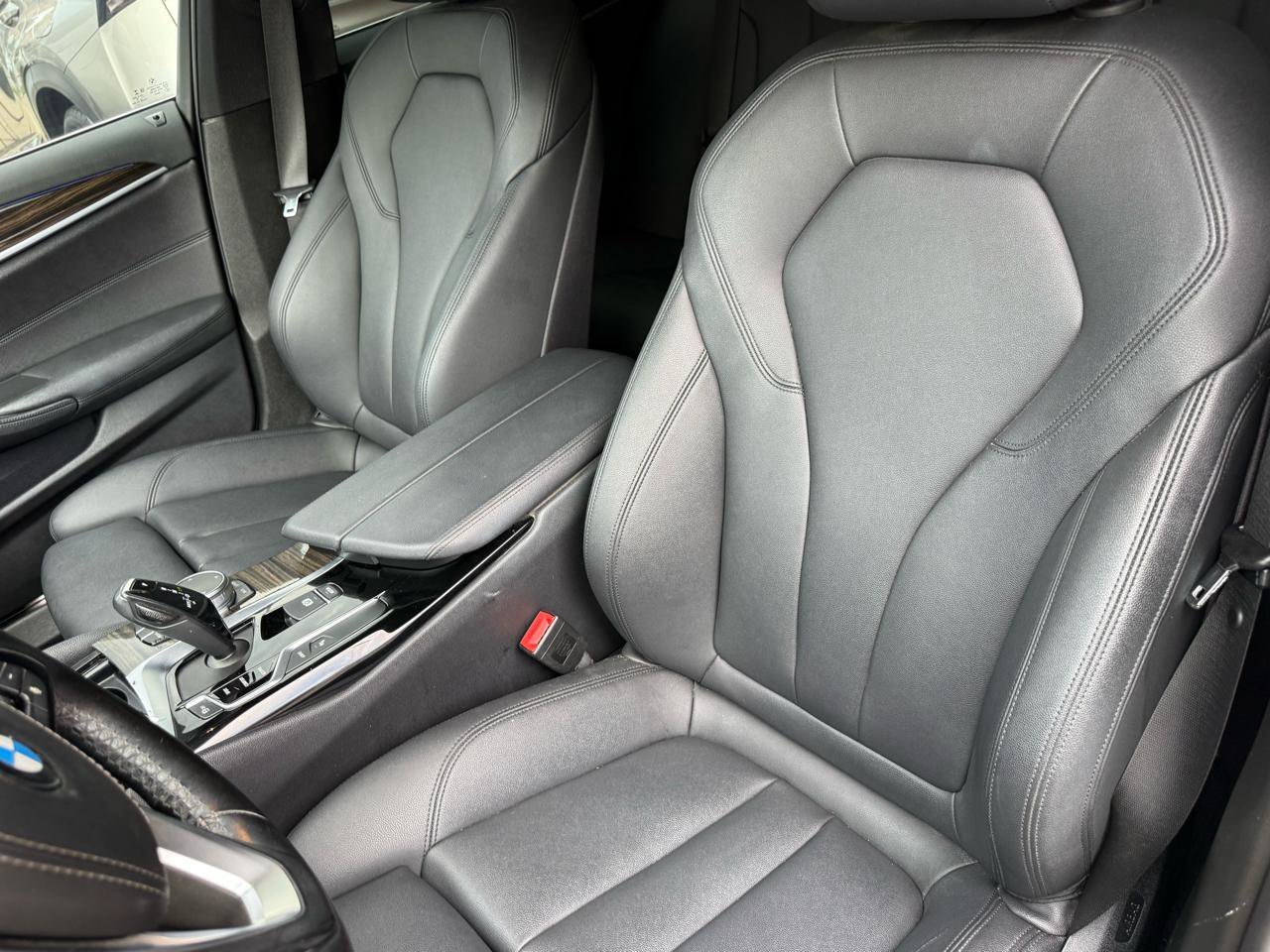 Used 2019 BMW 530e w/ Convenience Package RWD image 6