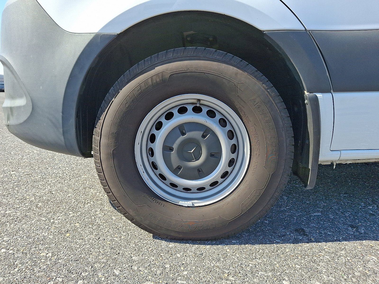 Used 2022 Mercedes-Benz Sprinter 144 Cargo image 10