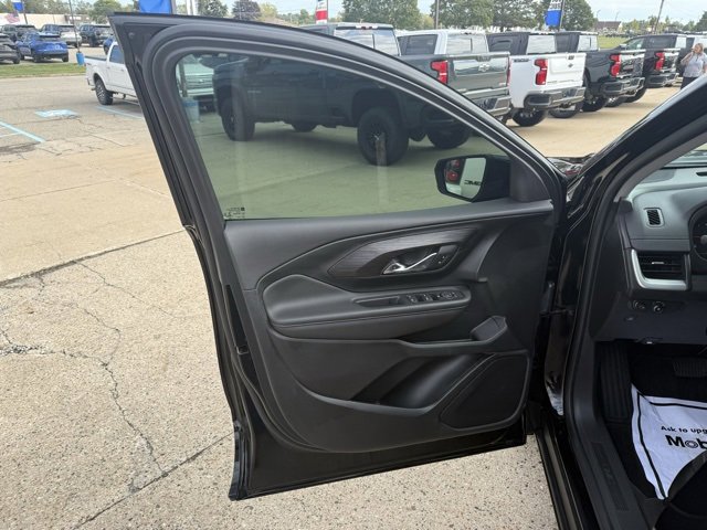 Used 2023 GMC Terrain SLE w/ Driver Convenience Package image 13
