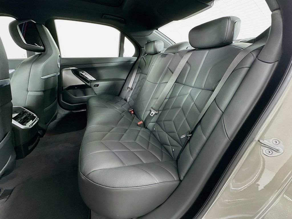 New 2026 BMW 750e xDrive w/ Executive Package image 17