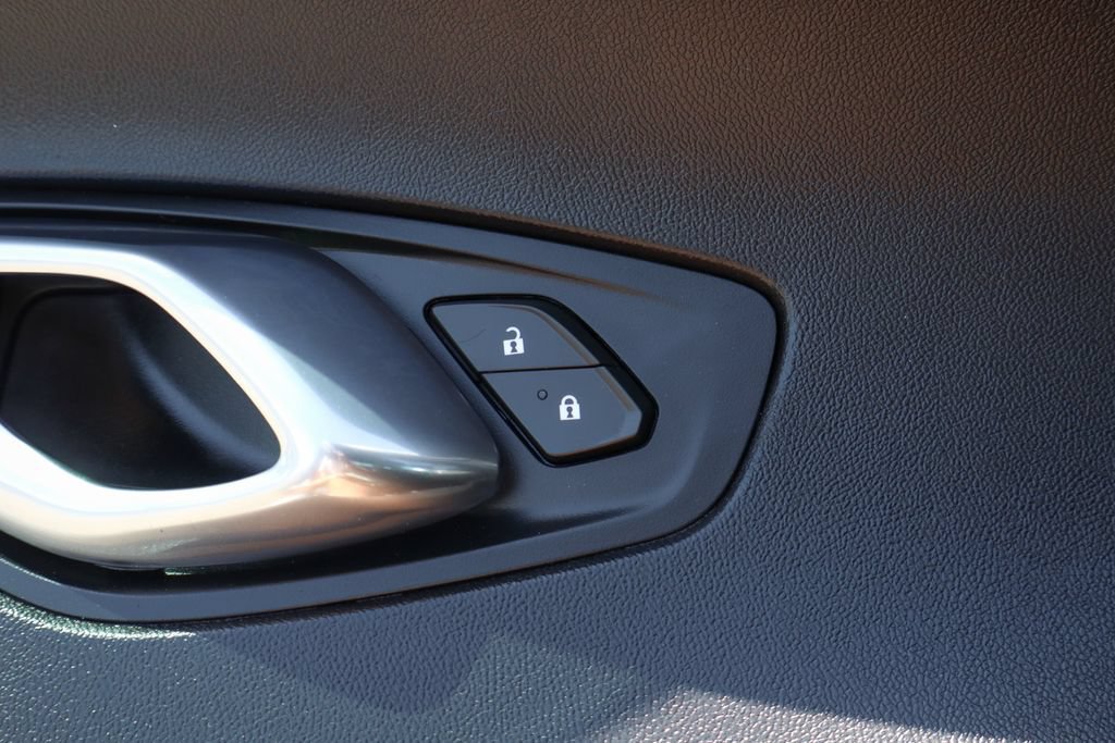 Used 2021 Chevrolet Camaro SS RWD image 18
