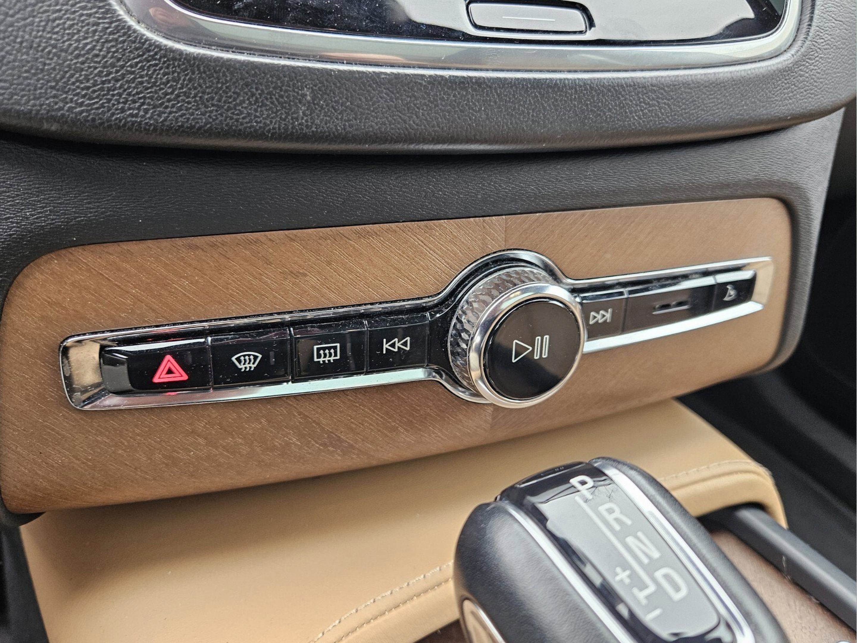 Used 2017 Volvo XC90 T6 Inscription w/ Vision Package image 16