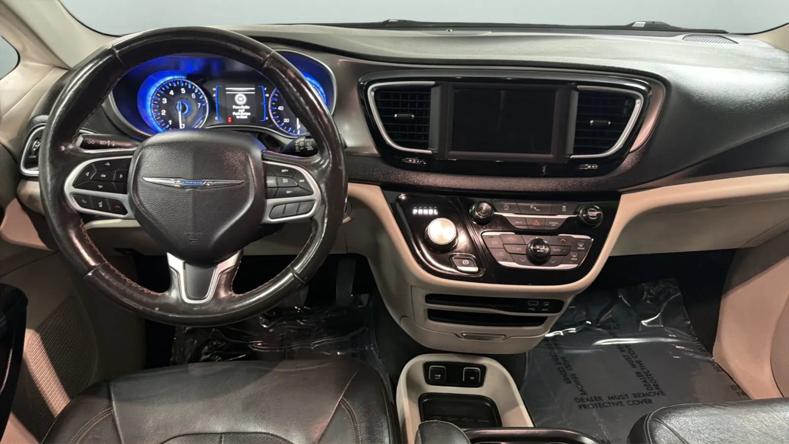 Used 2020 Chrysler Pacifica Touring-L FWD image 10