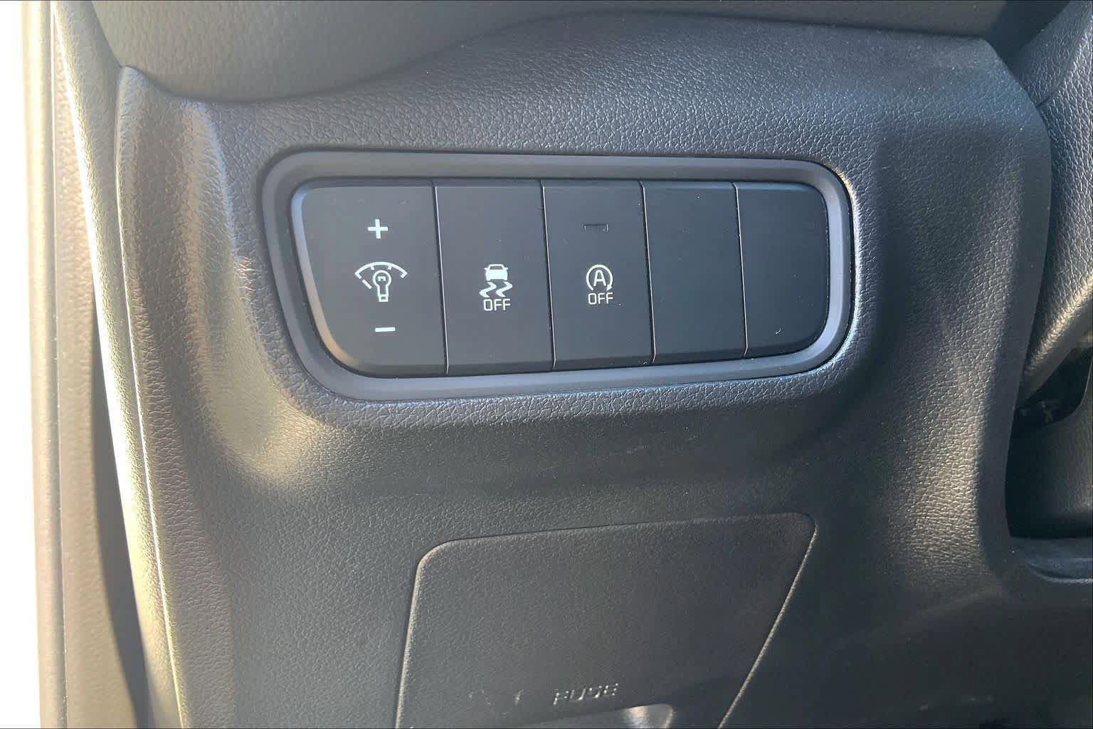 Used 2025 Kia Soul LX w/ LX Technology Package FWD image 35