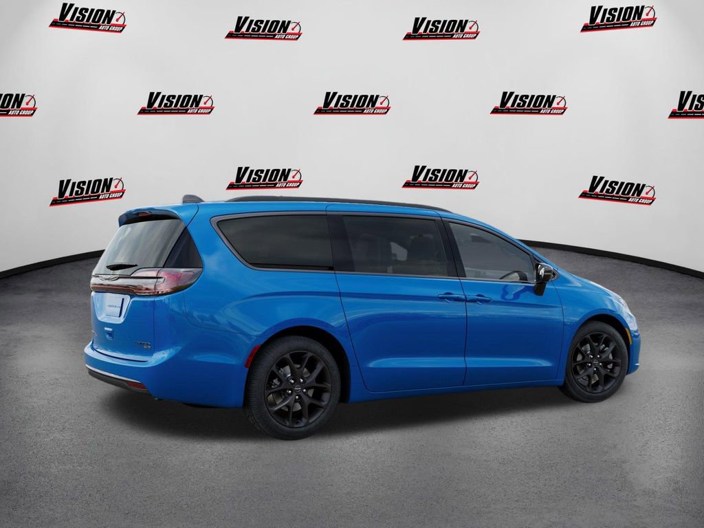 New 2026 Chrysler Pacifica Limited image 4