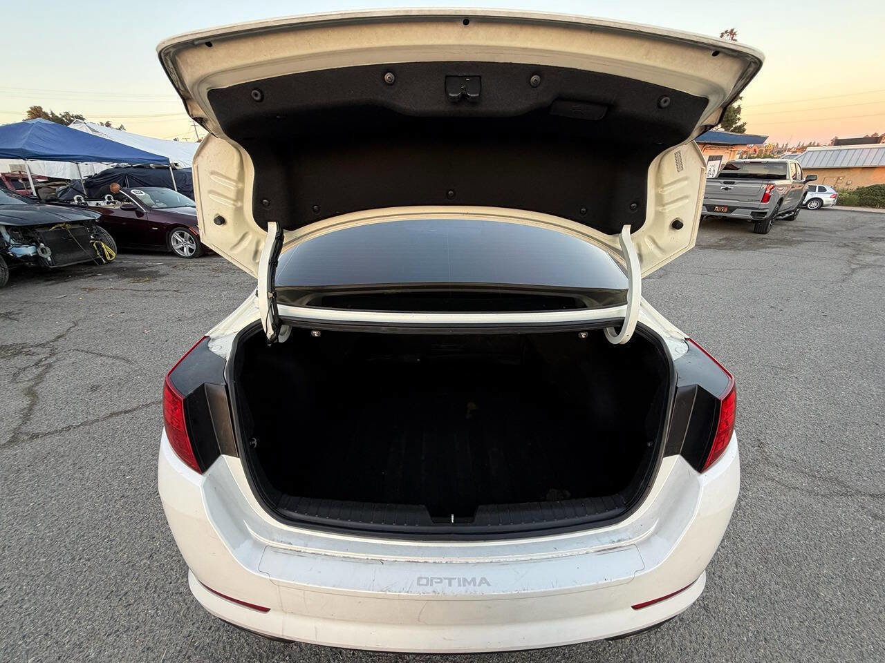 Used 2011 Kia Optima LX image 19