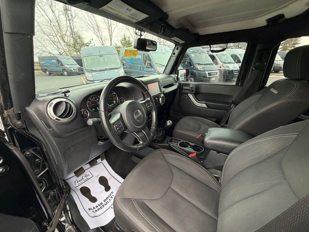 Used 2016 Jeep Wrangler Unlimited Sahara w/ Connectivity Group image 10