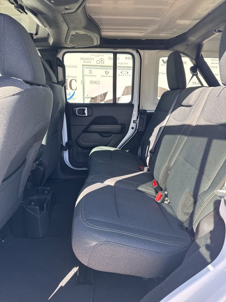 Used 2025 Jeep Wrangler Sahara image 12