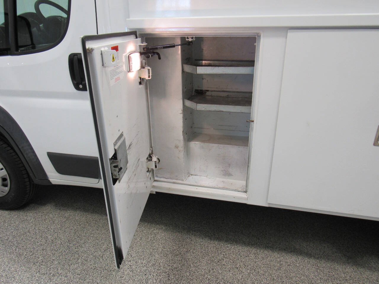 Used 2016 RAM ProMaster 2500 w/ Premium Appearance Group FWD image 25