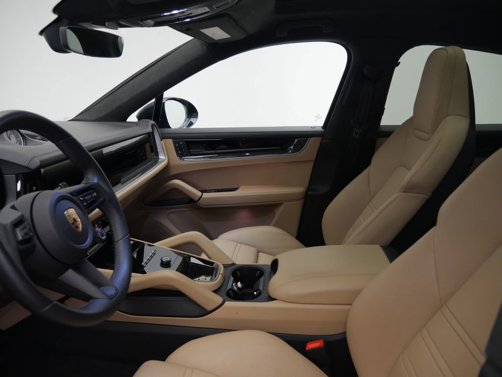 Certified 2024 Porsche Cayenne Turbo image 5