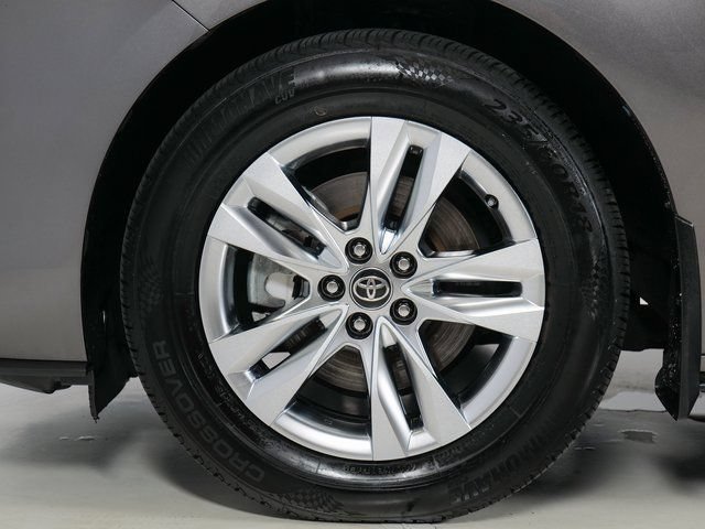Used 2023 Toyota Sienna Limited AWD/4WD image 9