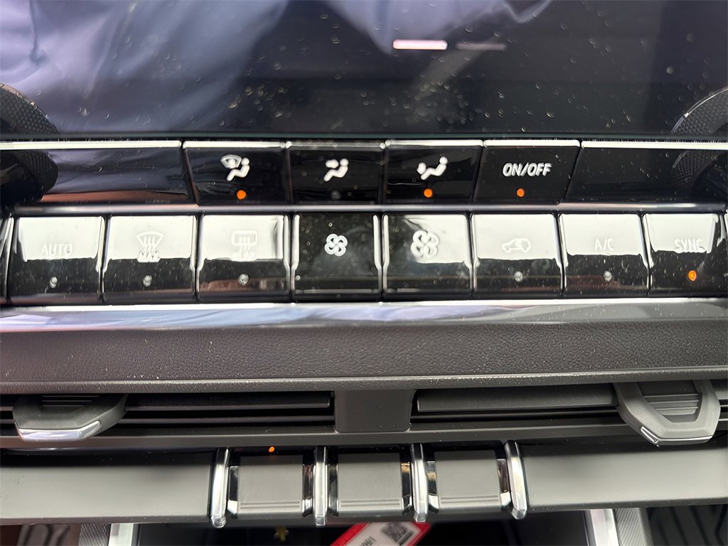 Used 2025 Chevrolet Colorado Trail Boss w/ Midnight Edition image 24