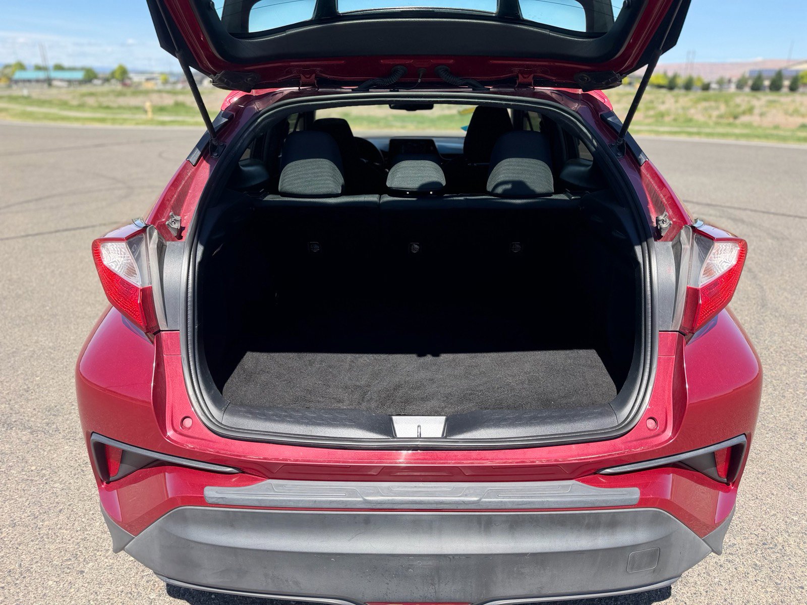 Used 2018 Toyota C-HR XLE FWD image 10
