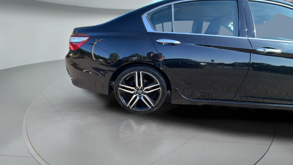 Used 2016 Honda Accord Touring image 15