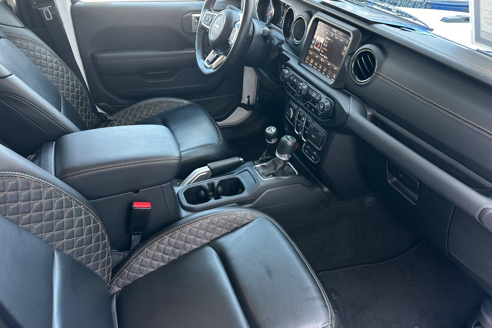 Used 2022 Jeep Wrangler Unlimited Sahara AWD/4WD image 15