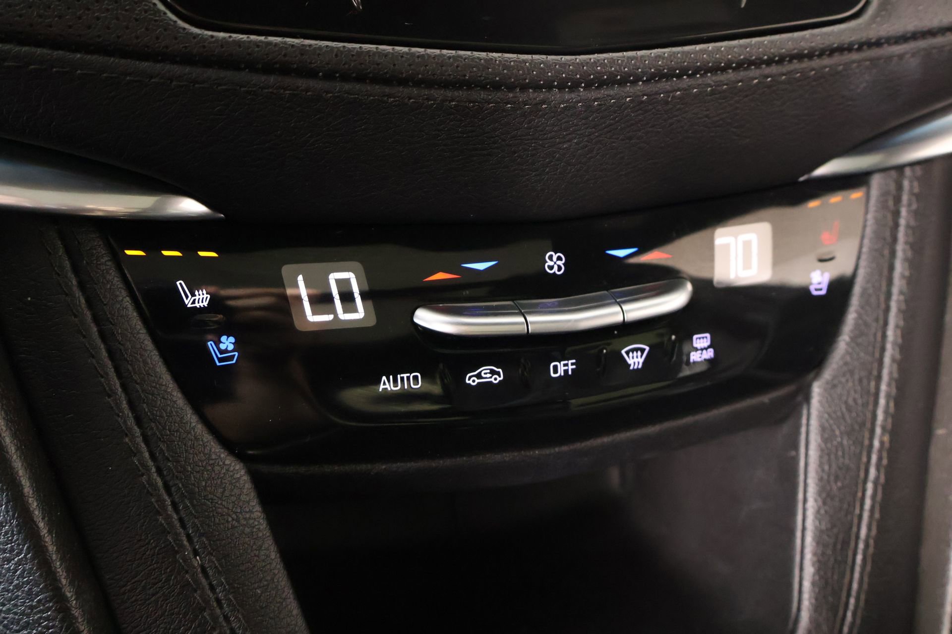 Used 2022 Cadillac XT5 Premium Luxury w/ Technology Package FWD image 7