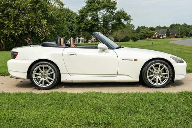 Used 2004 Honda S2000 image 9