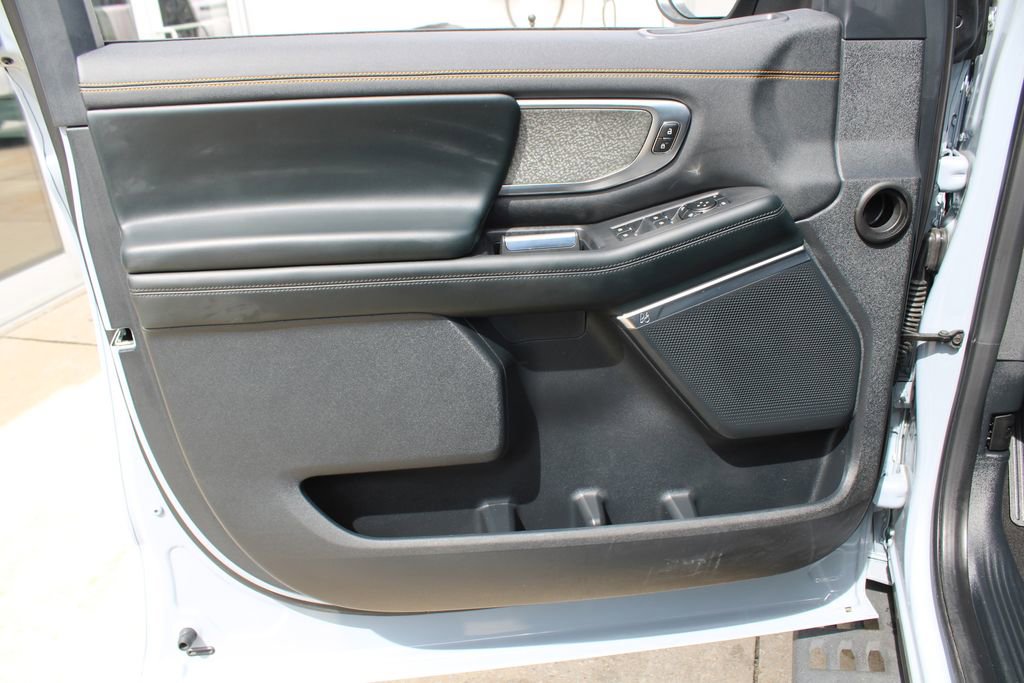 Used 2025 Ford Expedition Tremor AWD/4WD image 9