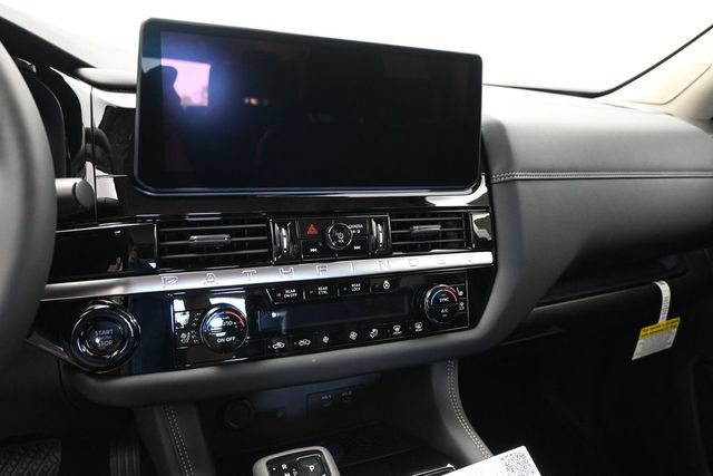 Used 2026 Nissan Pathfinder Platinum FWD image 31