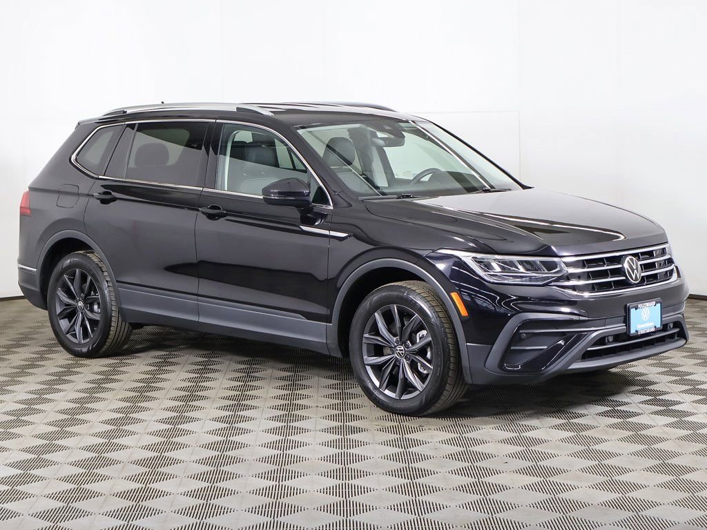 Used 2023 Volkswagen Tiguan SE image 2