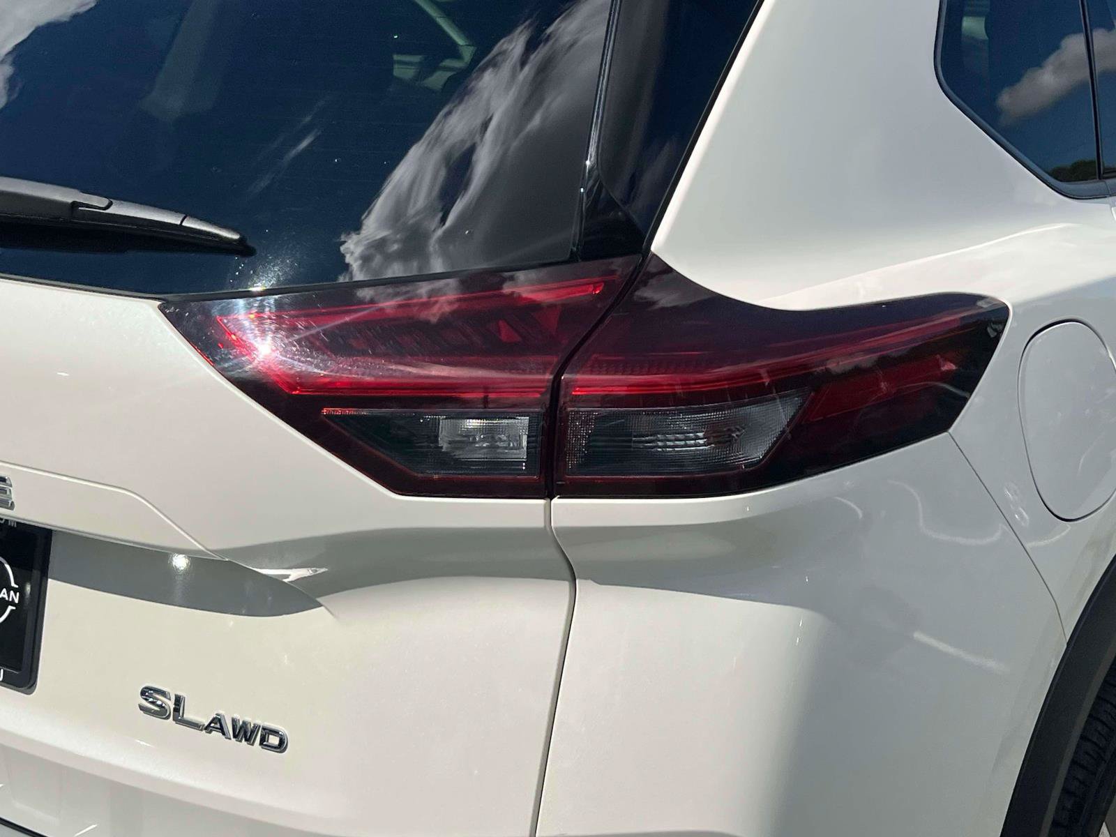 Used 2023 Nissan Rogue SL AWD/4WD image 8