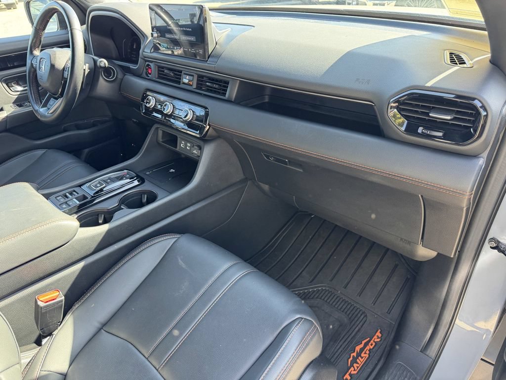Used 2025 Honda Pilot TrailSport image 7
