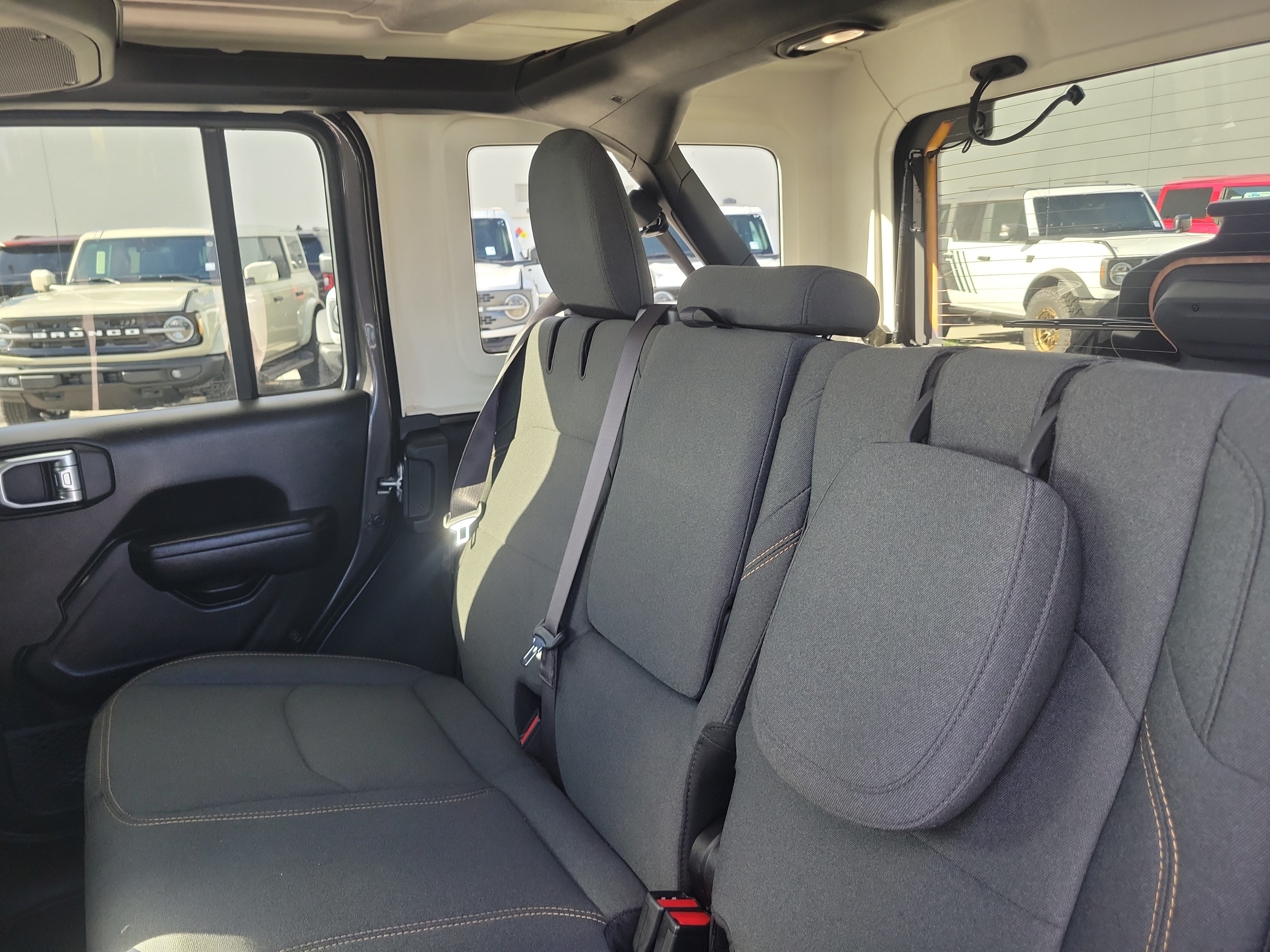 Used 2024 Jeep Wrangler Unlimited AWD/4WD image 15