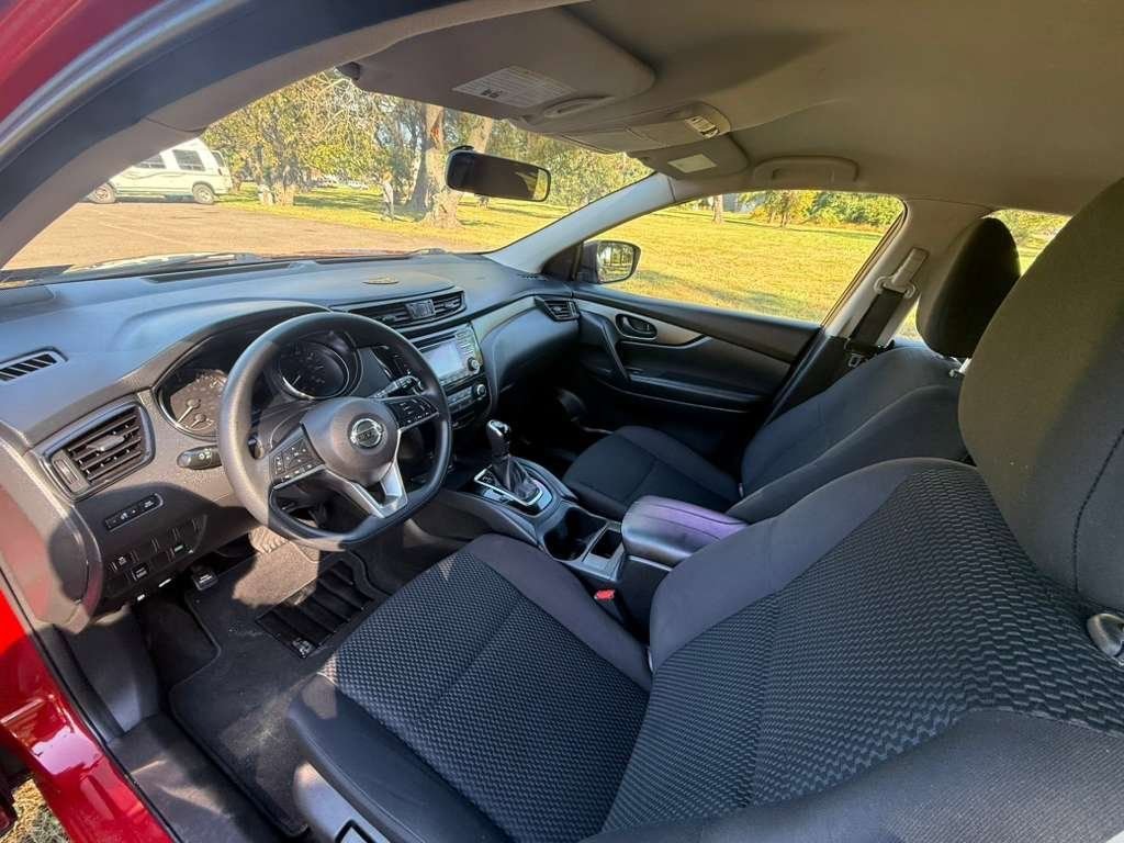 Used 2018 Nissan Rogue Sport S image 9