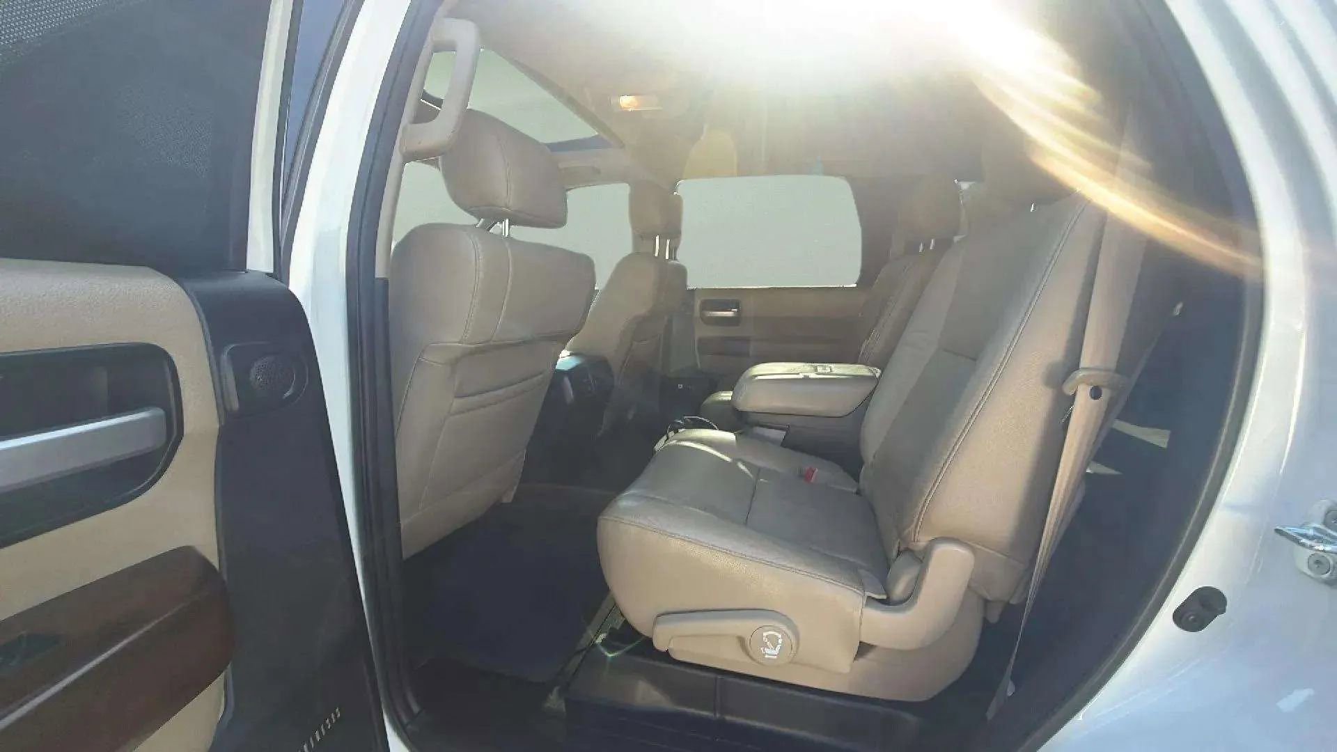 Used 2016 Toyota Sequoia Platinum image 28
