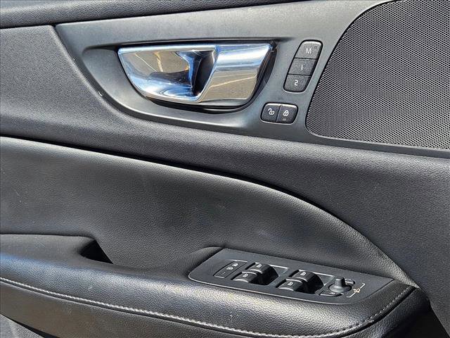Used 2019 Volvo S60 T5 Momentum w/ Premium Package FWD image 11