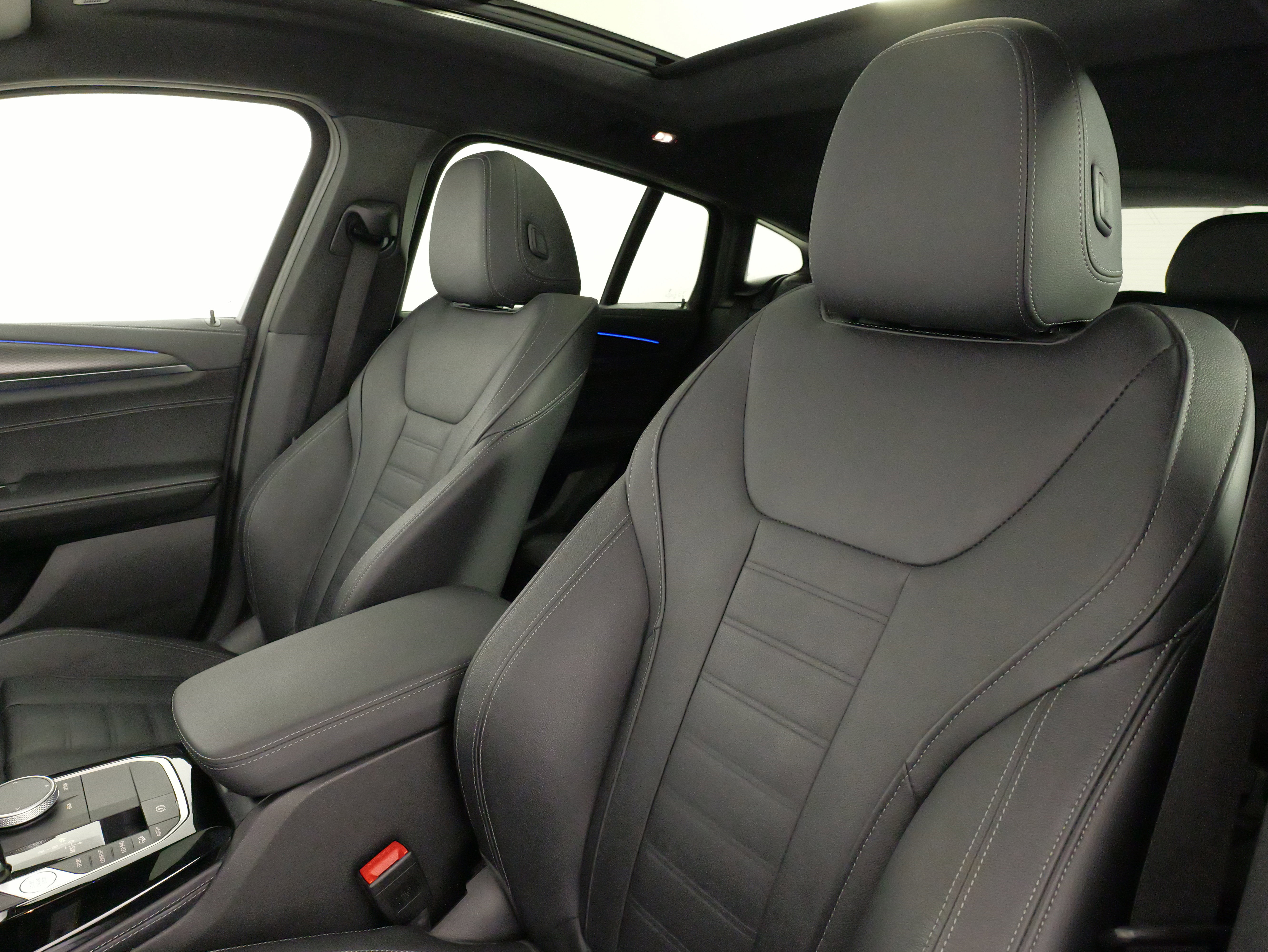 Used 2023 BMW X4 M40i AWD/4WD image 29