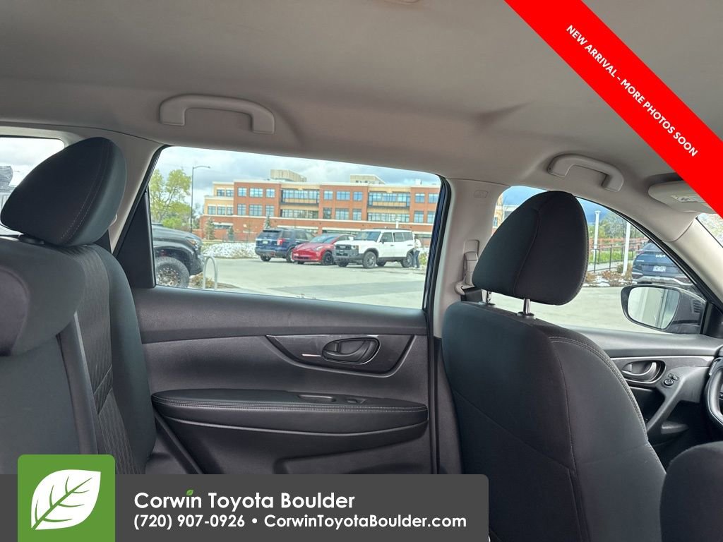 Used 2020 Nissan Rogue S image 11