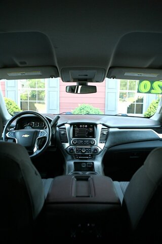 Used 2020 Chevrolet Suburban LS RWD image 21