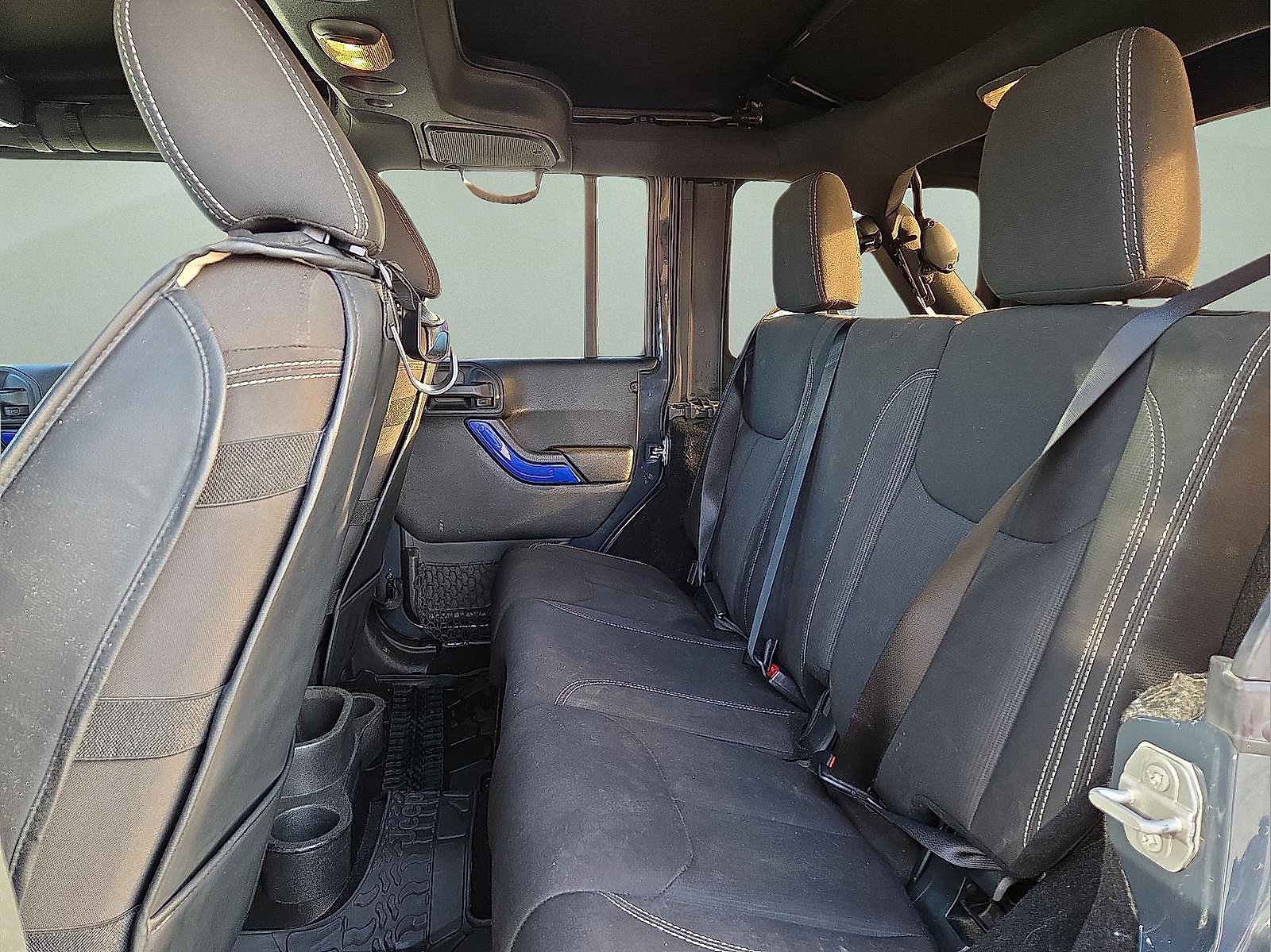 Used 2017 Jeep Wrangler Unlimited Rubicon w/ Connectivity Group image 10