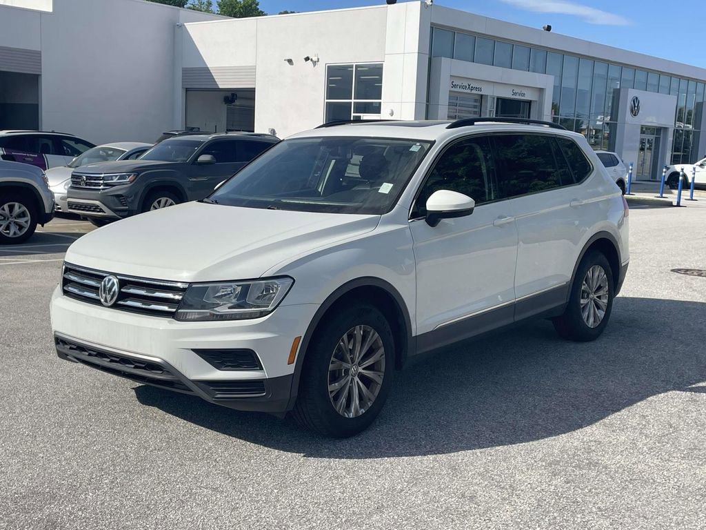 Used 2018 Volkswagen Tiguan SE w/ Panoramic Sunroof Package image 3
