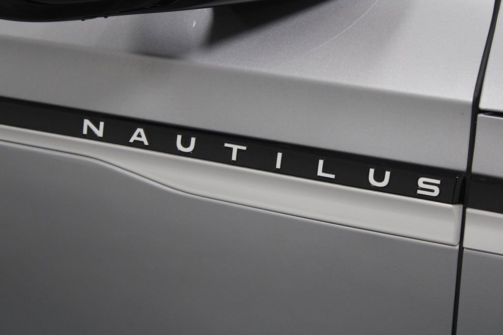 Used 2024 Lincoln Nautilus Reserve image 12