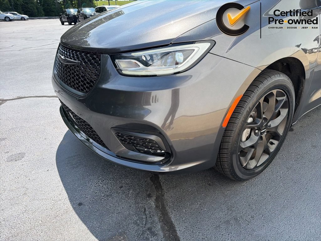 Certified 2023 Chrysler Pacifica Limited w/ Uconnect Theater Family Group AWD/4WD image 16