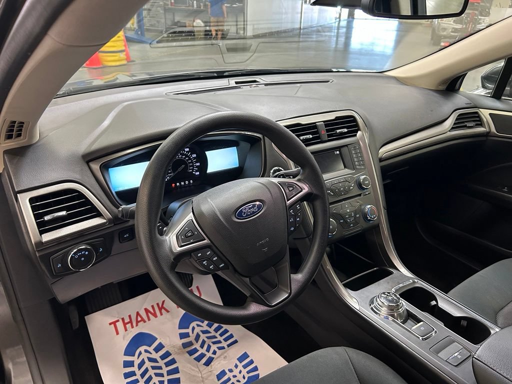 Used 2018 Ford Fusion SE FWD image 22