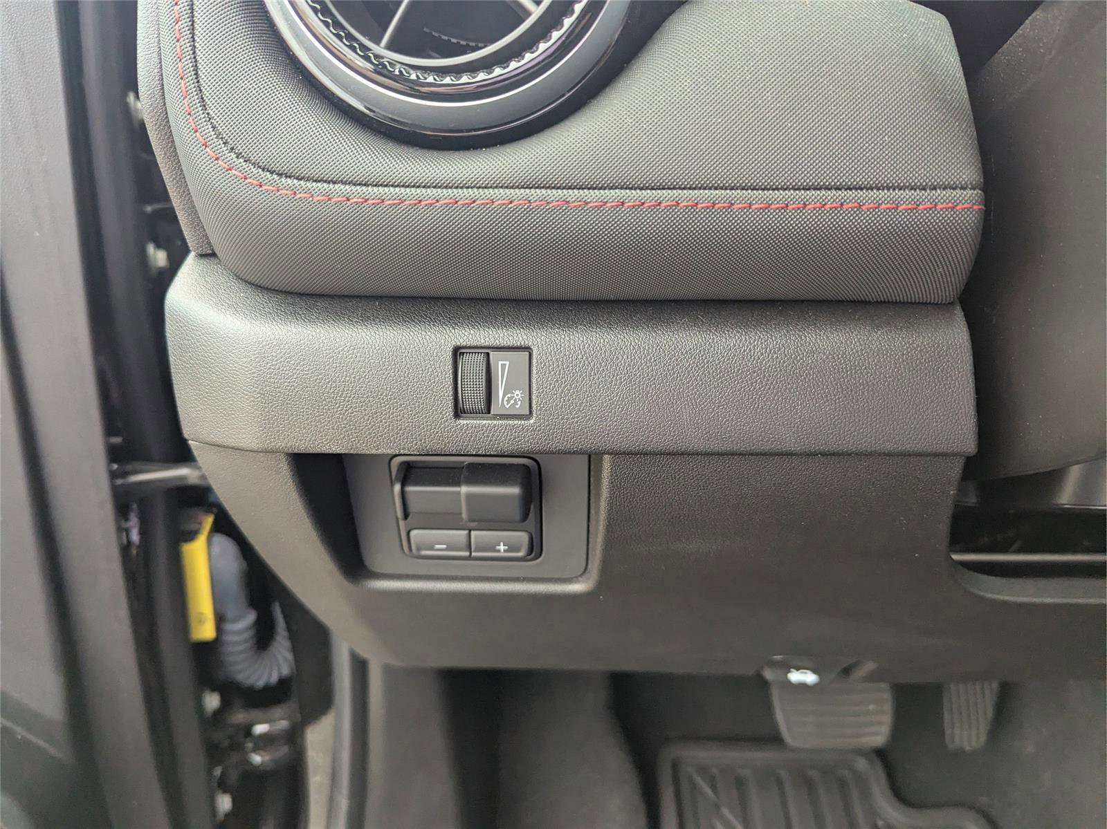 Used 2024 Chevrolet Colorado Z71 w/ Z71 Convenience Package 2 image 27