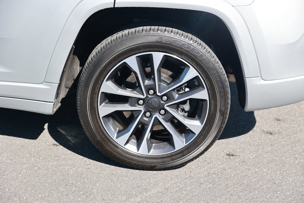 Used 2023 Jeep Grand Cherokee Overland w/ Advanced Protech Group III AWD/4WD image 10
