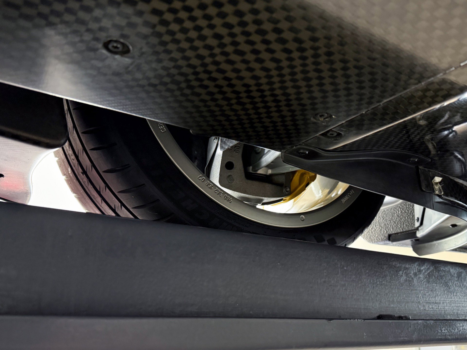 Used 2004 Porsche Carrera GT RWD image 98