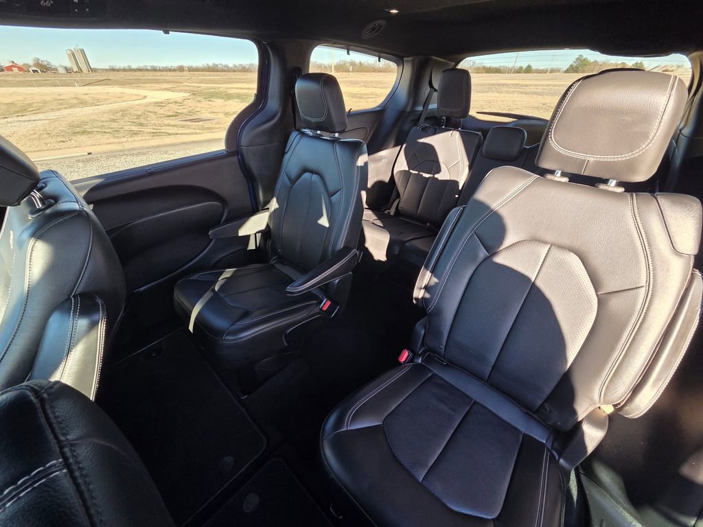 Used 2020 Chrysler Pacifica Touring-L w/ Advanced Safetytec Group image 28