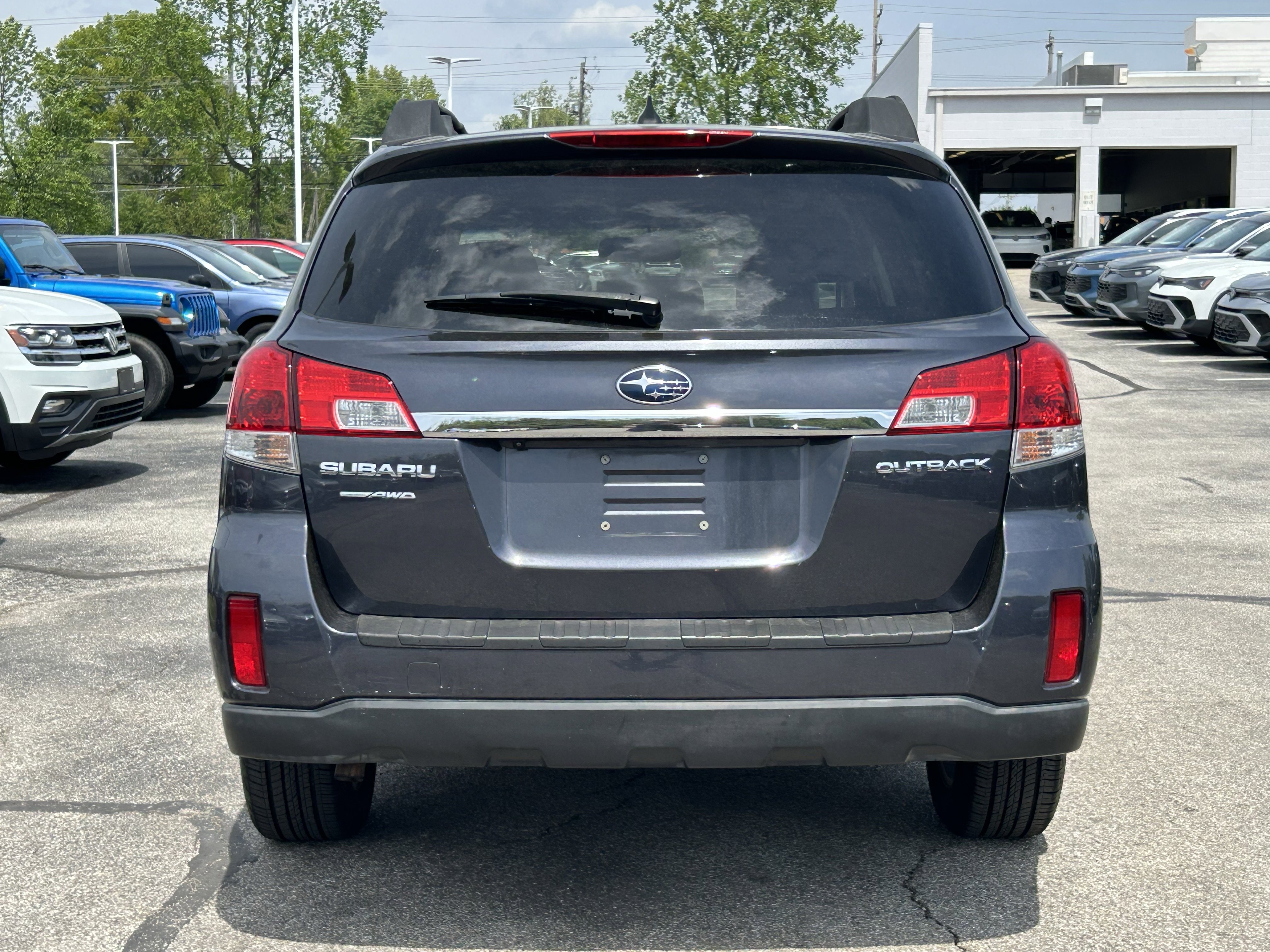 Used 2011 Subaru Outback 2.5i Limited AWD/4WD image 6