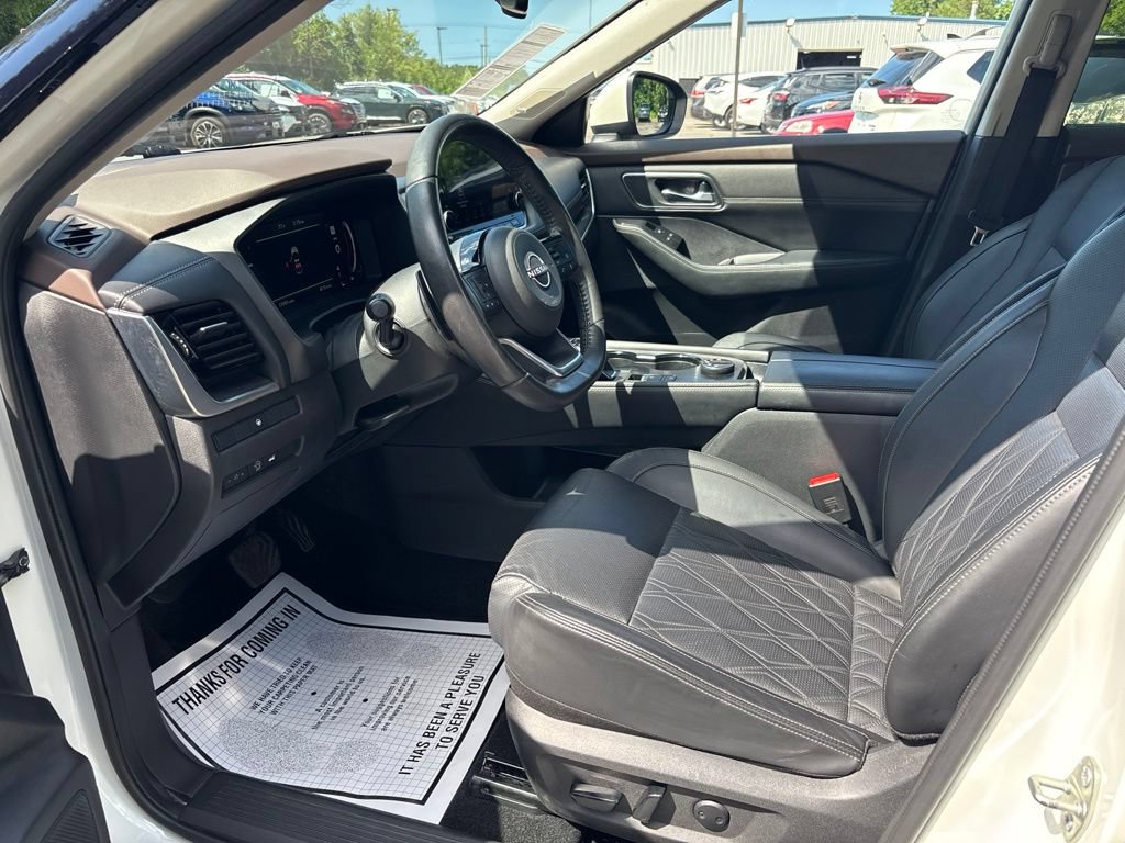Certified 2023 Nissan Rogue Platinum AWD/4WD image 9